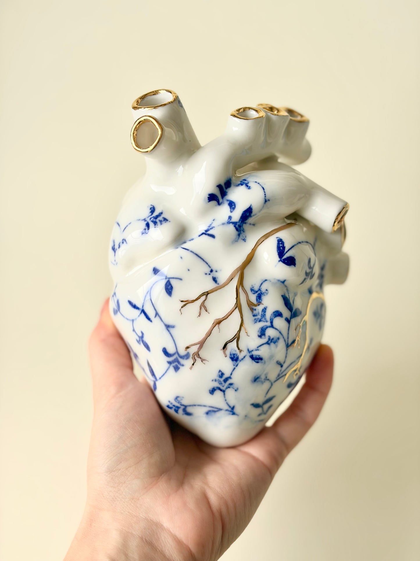 Serce porcelanowe wazonik ze złoceniem