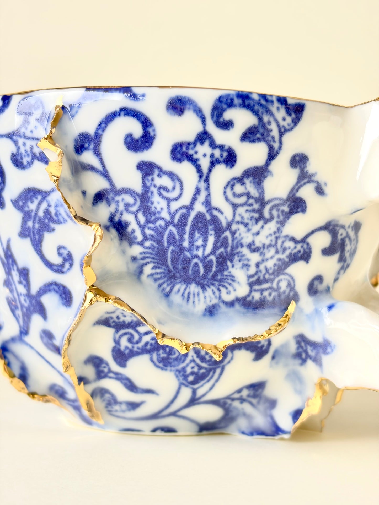 Filiżanka „Laminari” porcelanowa ze złoceniem