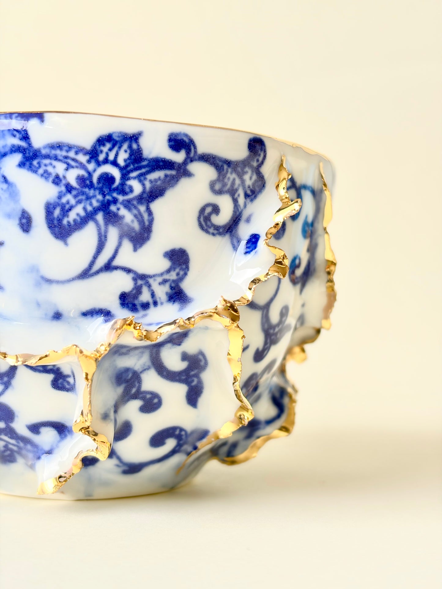 Filiżanka „Laminari” porcelanowa ze złoceniem