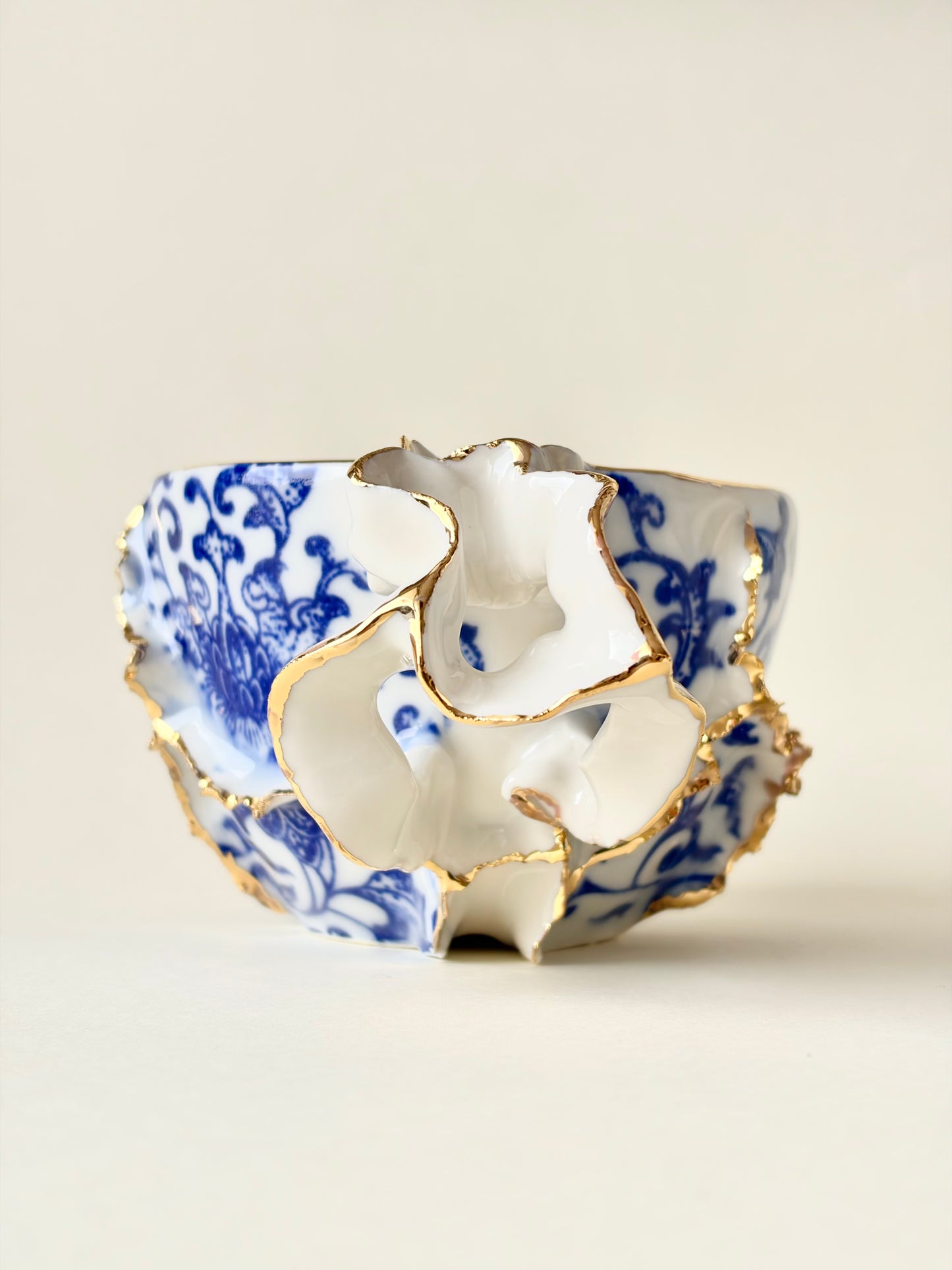 Filiżanka „Laminari” porcelanowa ze złoceniem