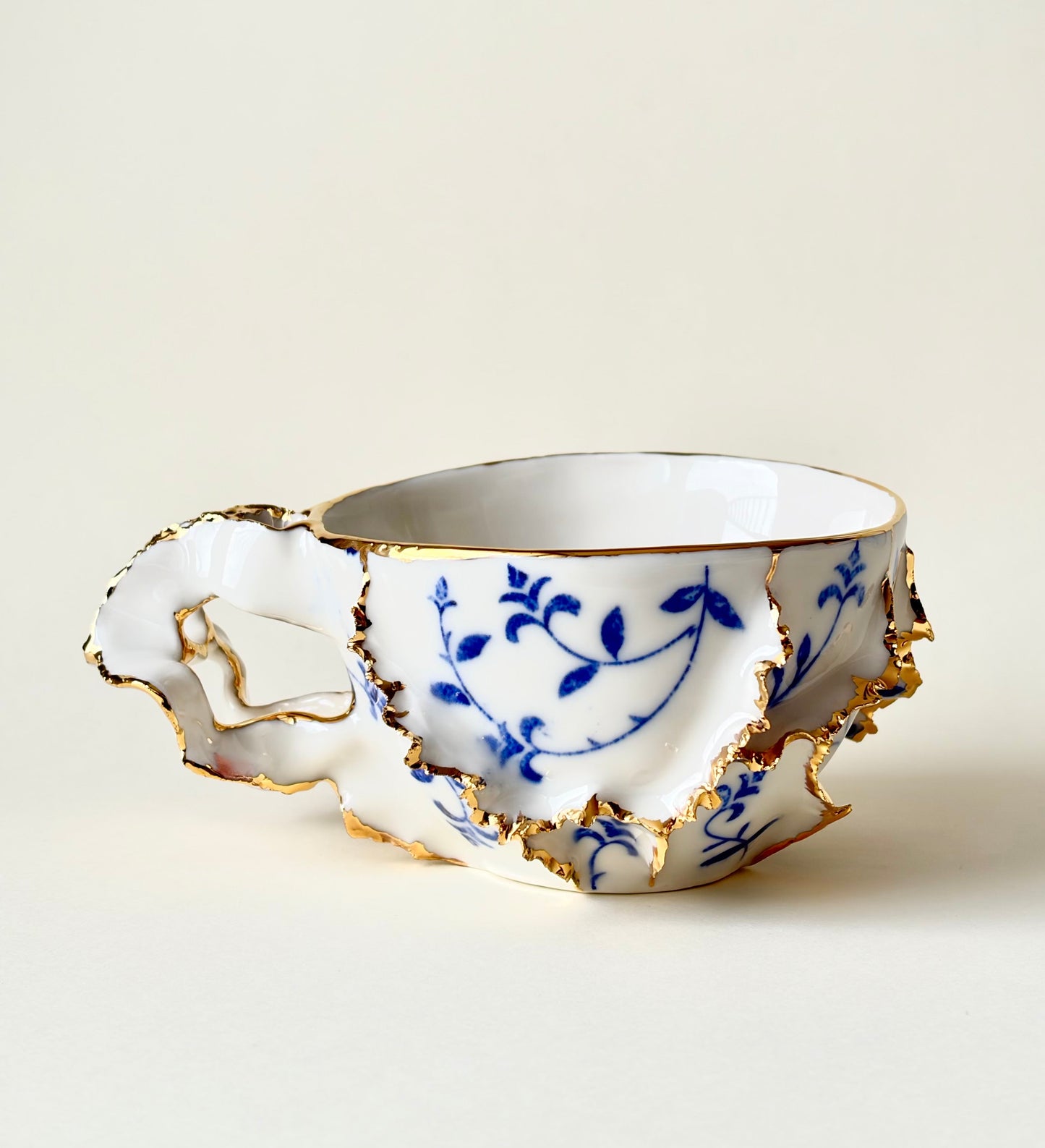 Filiżanka „Laminari” porcelanowa ze złoceniem