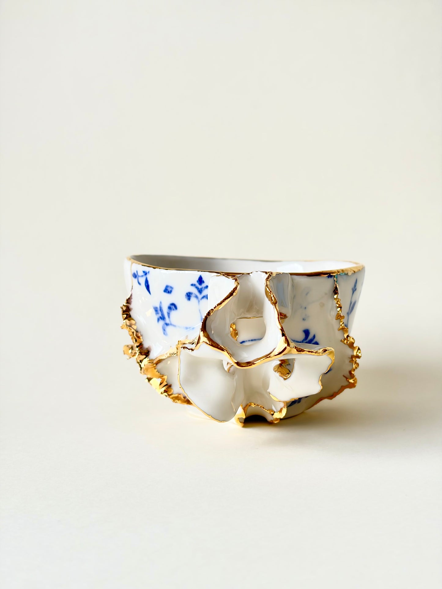 Filiżanka „Laminari” porcelanowa ze złoceniem