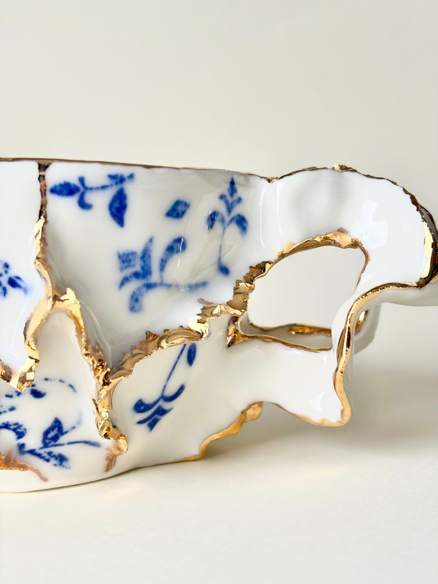 Filiżanka „Laminari” porcelanowa ze złoceniem