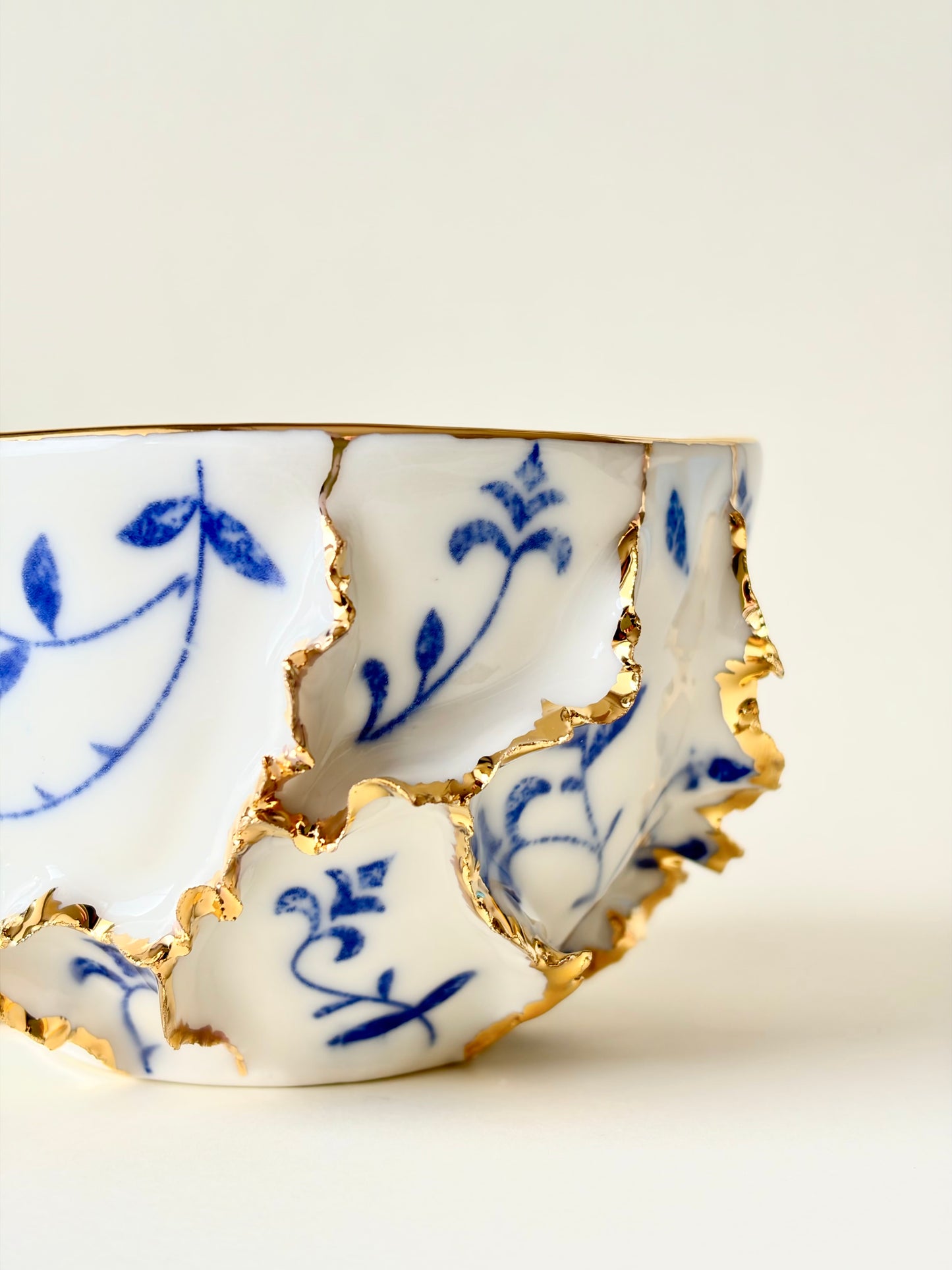 Filiżanka „Laminari” porcelanowa ze złoceniem