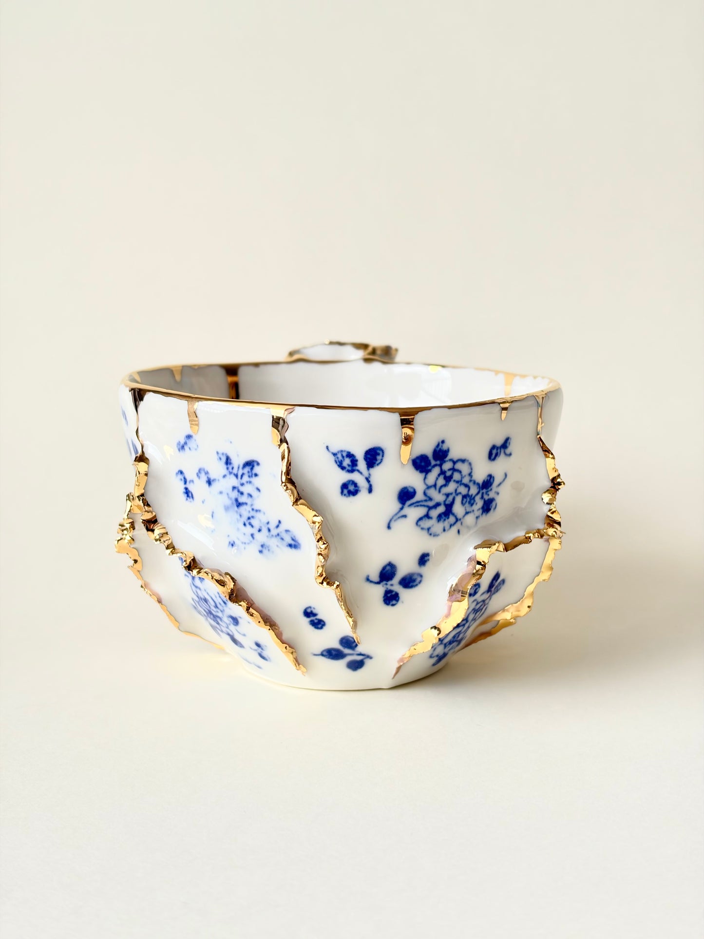 Filiżanka „Laminari” porcelanowa ze złoceniem