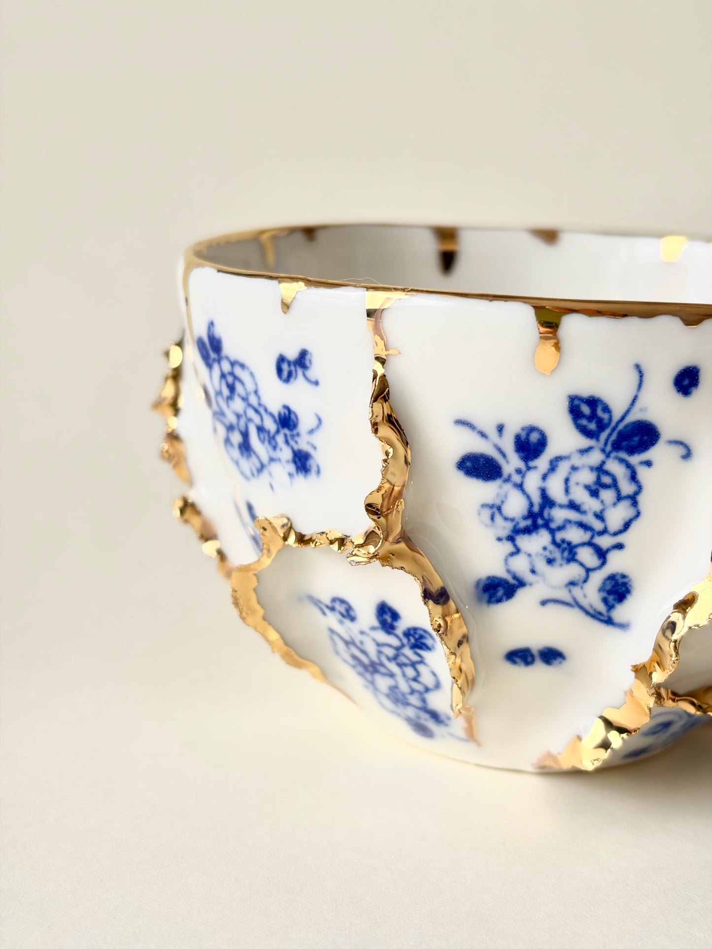 Filiżanka „Laminari” porcelanowa ze złoceniem