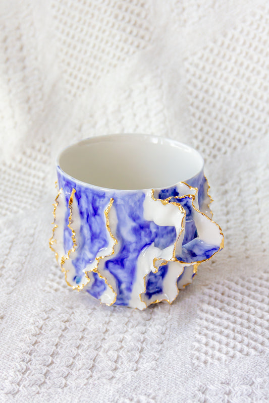 Kubek porcelanowy „Laminari” ze złoceniem