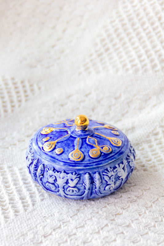 Szkatułka porcelanowa ze złoceniem