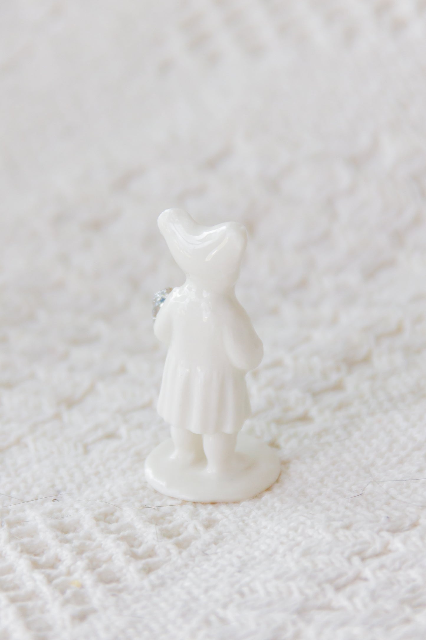 Werling z kłosami, rzeźba porcelanowa platynowana