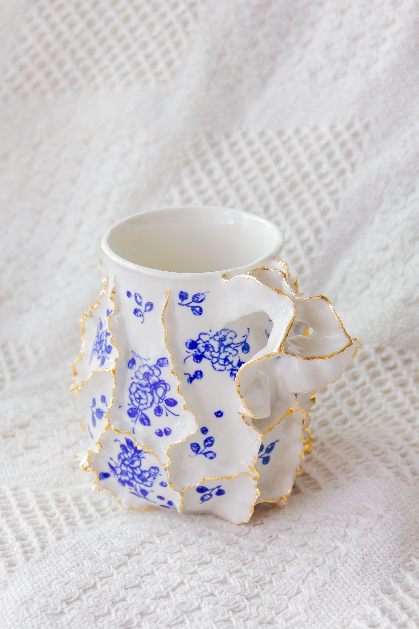 Kubek porcelanowy „Laminari” ze złoceniem