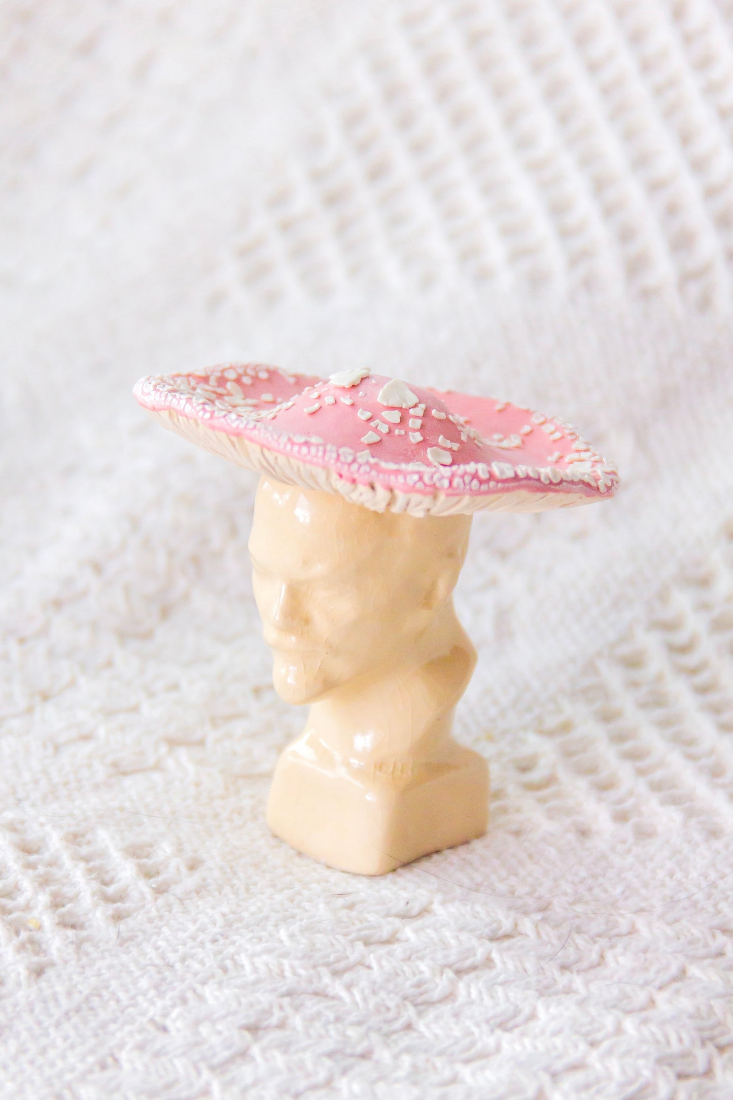 Lenin grzyb różowo-beżowy, rzeźba ceramiczna mini