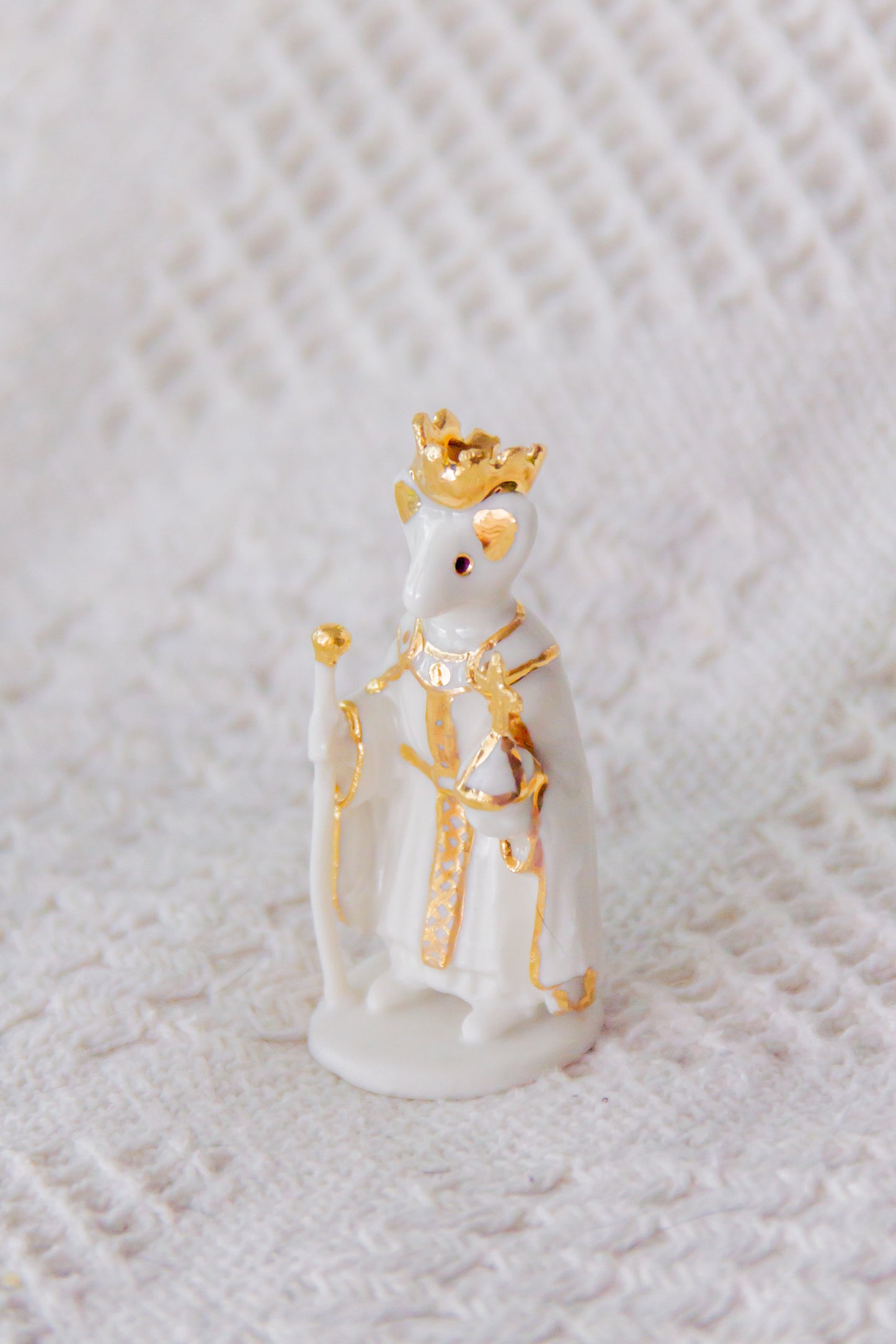 Werling król, rzeźba porcelanowa ze złoceniem