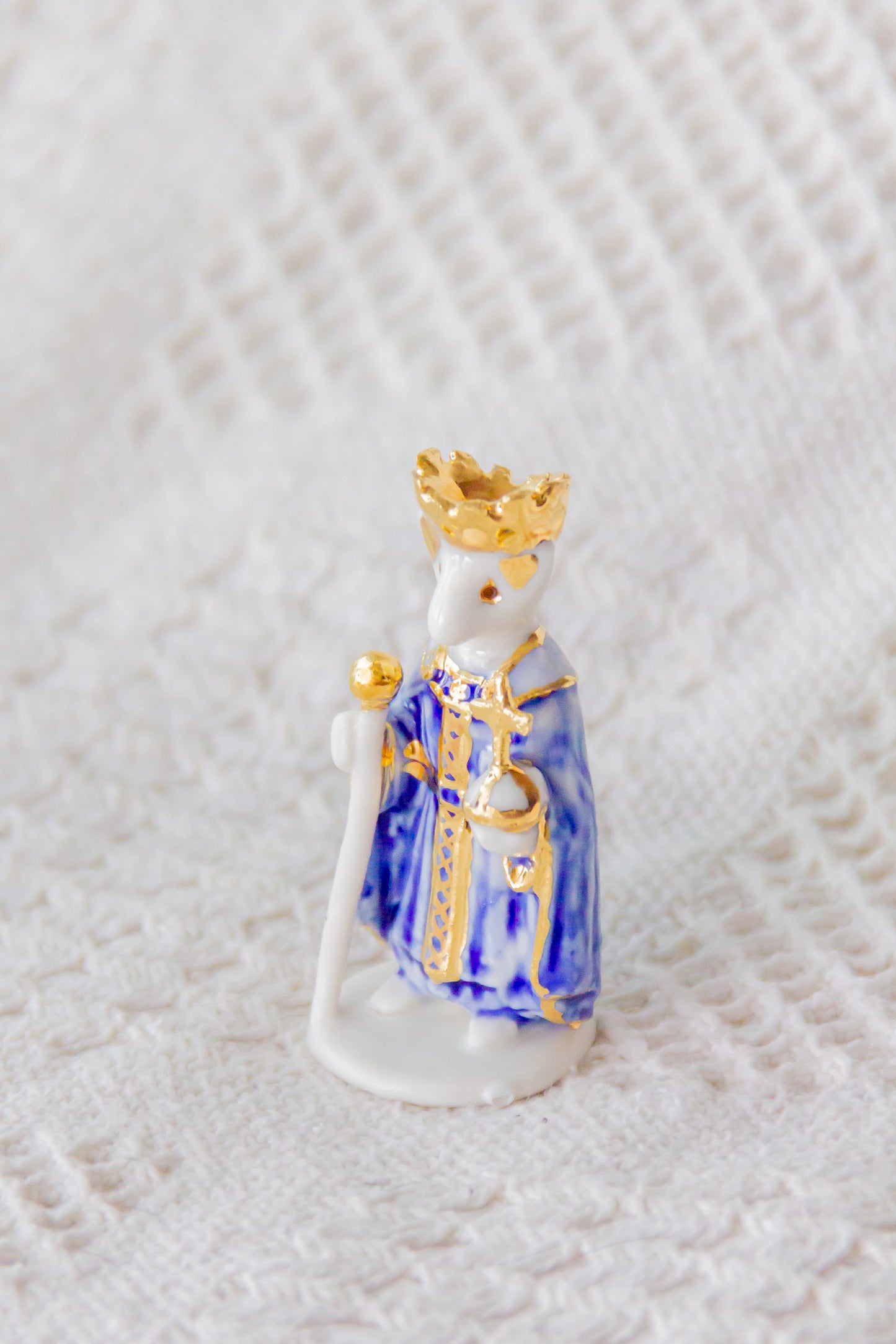 Werling król, rzeźba porcelanowa ze złoceniem