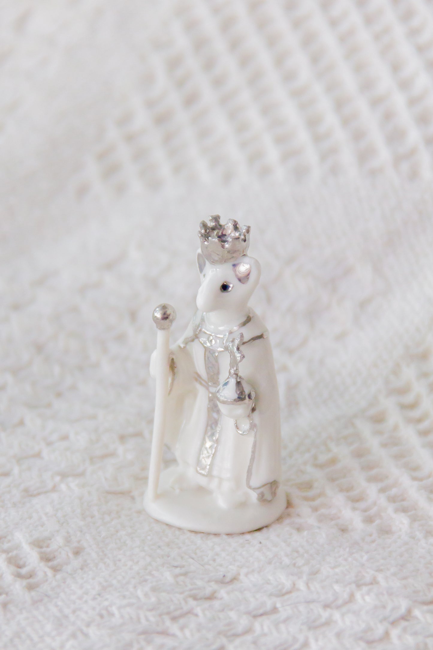 Werling król, rzeźba porcelanowa platynowana