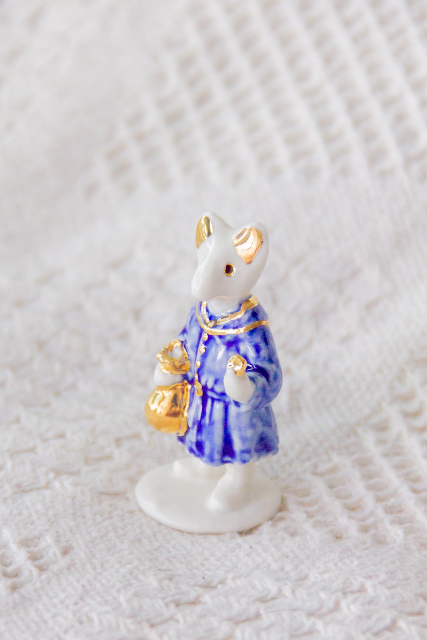 Werling kupiec, rzeźba porcelanowa ze złoceniem