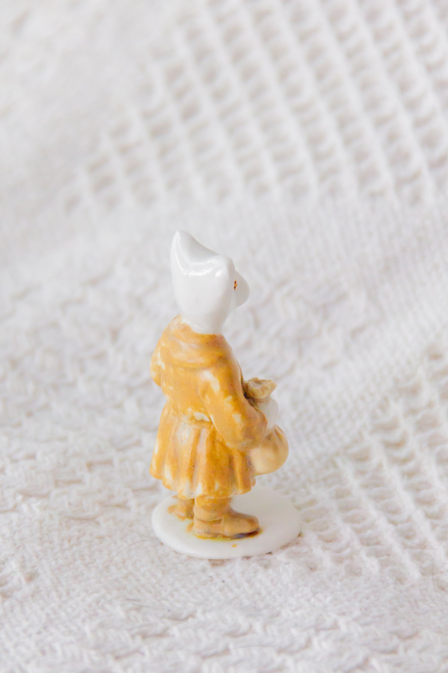 Werling kupiec, rzeźba porcelanowa ze złoceniem