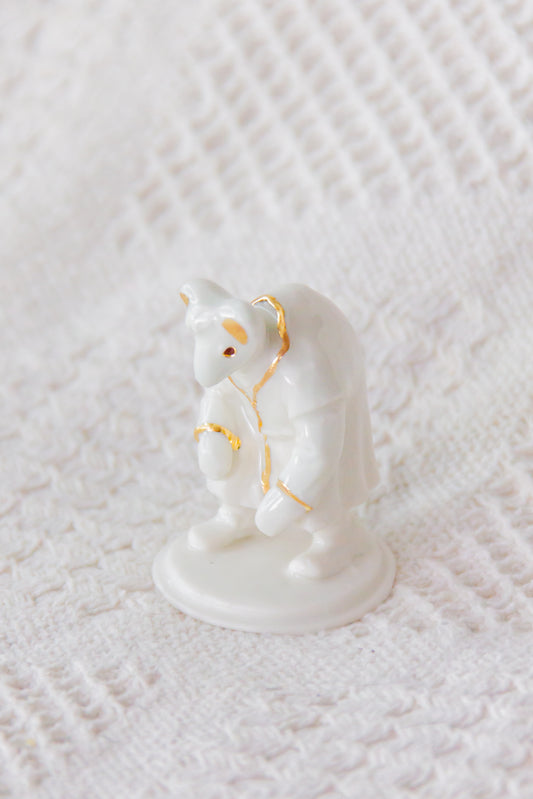 Werling garbus, rzeźba porcelanowa ze złoceniem