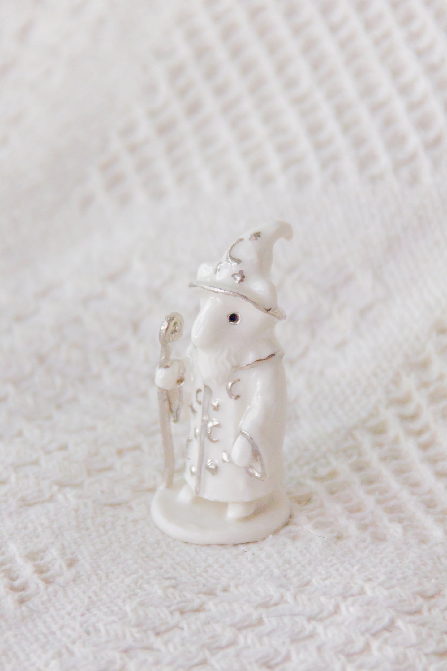 Werling czarodziej, rzeźba porcelanowa platynowana