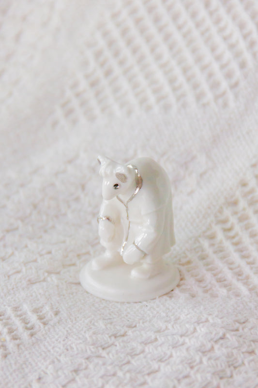 Werling garbus, rzeźba porcelanowa platynowana