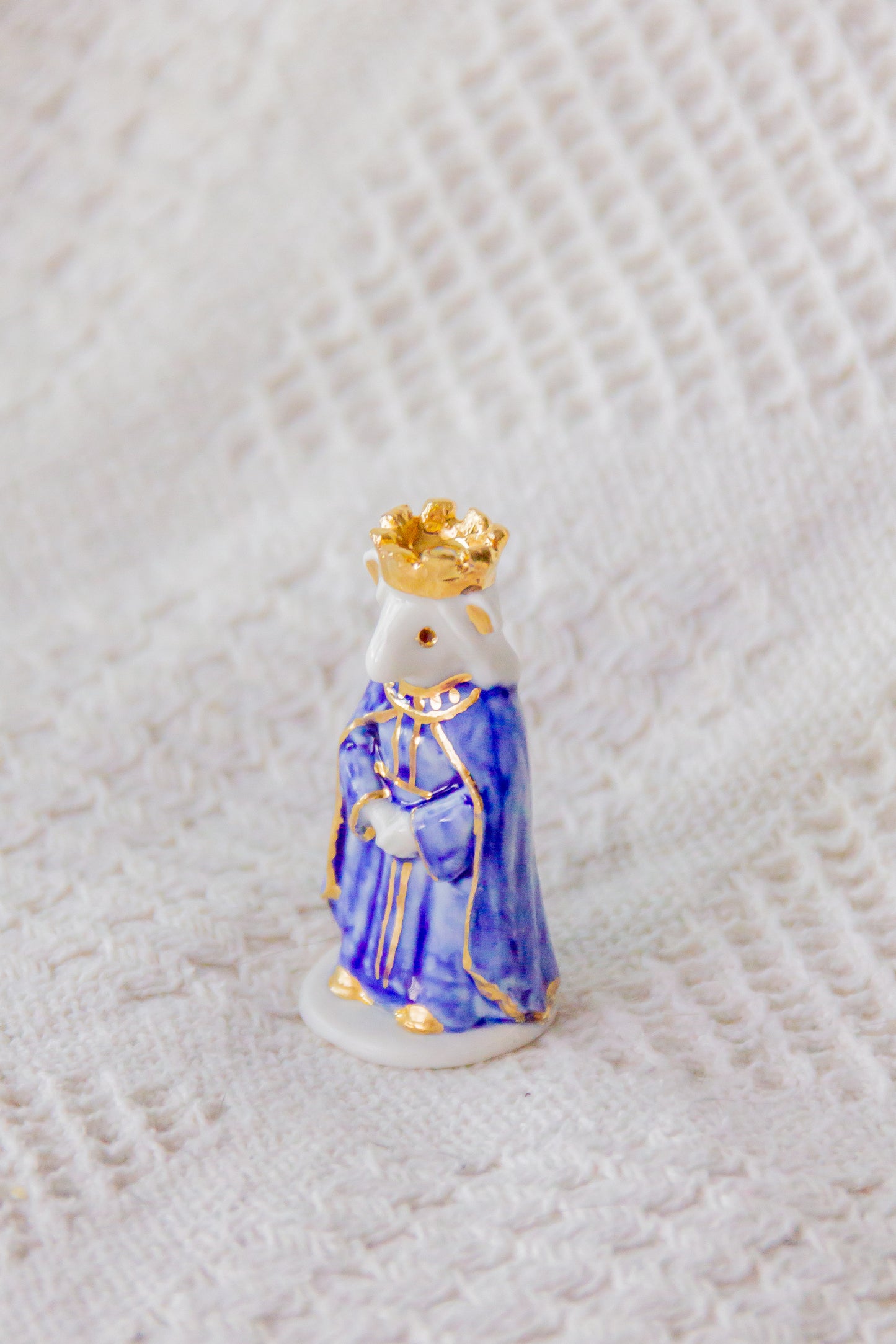 Werling królowa, rzeźba porcelanowa ze złoceniem