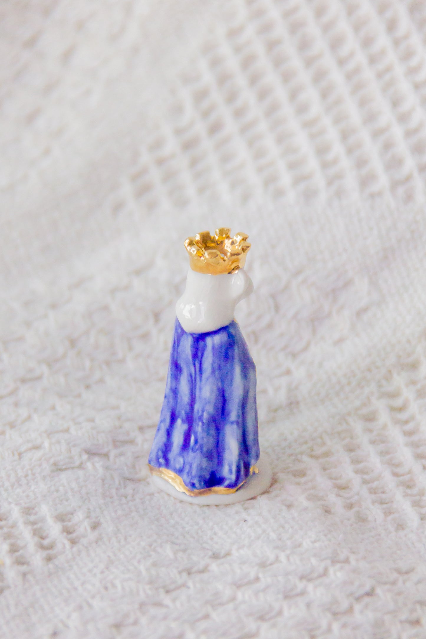 Werling królowa, rzeźba porcelanowa ze złoceniem