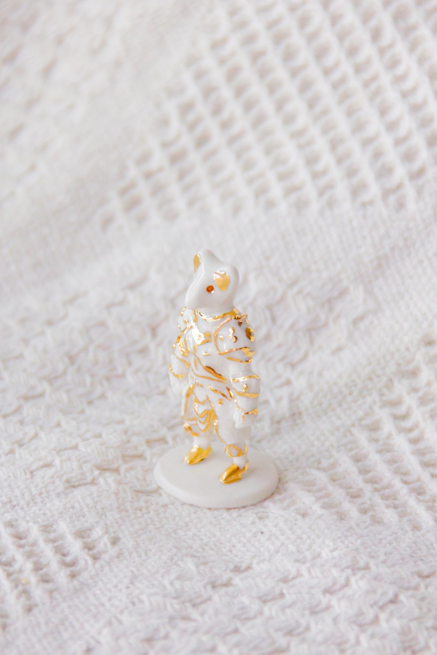 Werling rycerz, rzeźba porcelanowa ze złoceniem