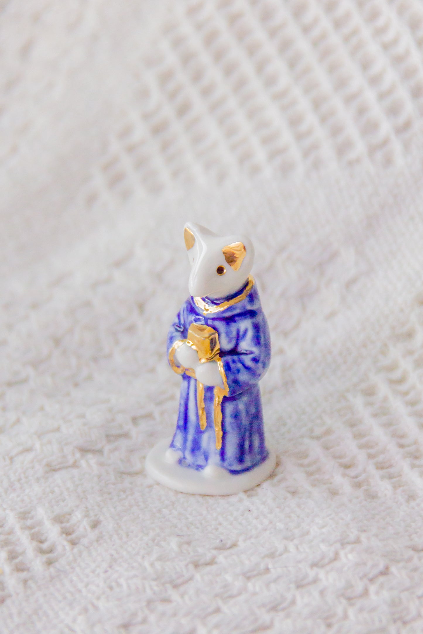 Werling mnich, rzeźba porcelanowa ze złoceniem