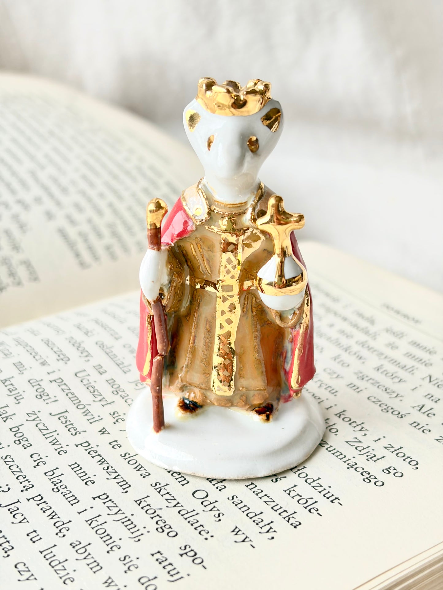 Werling król, figurka ceramiczna złocona