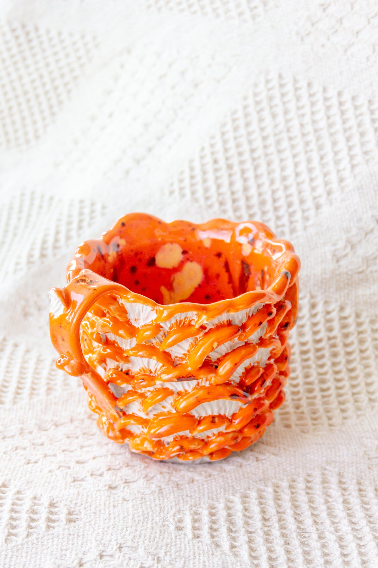 Kubek ceramiczny “Shrooms” pomarańczowo-biały