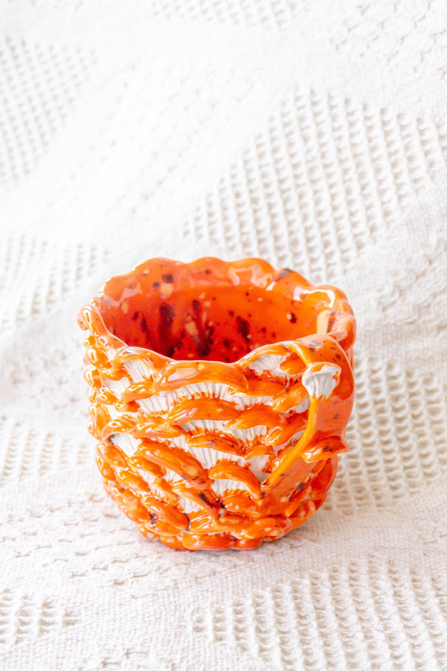 Kubek ceramiczny “Shrooms” pomarańczowo-biały