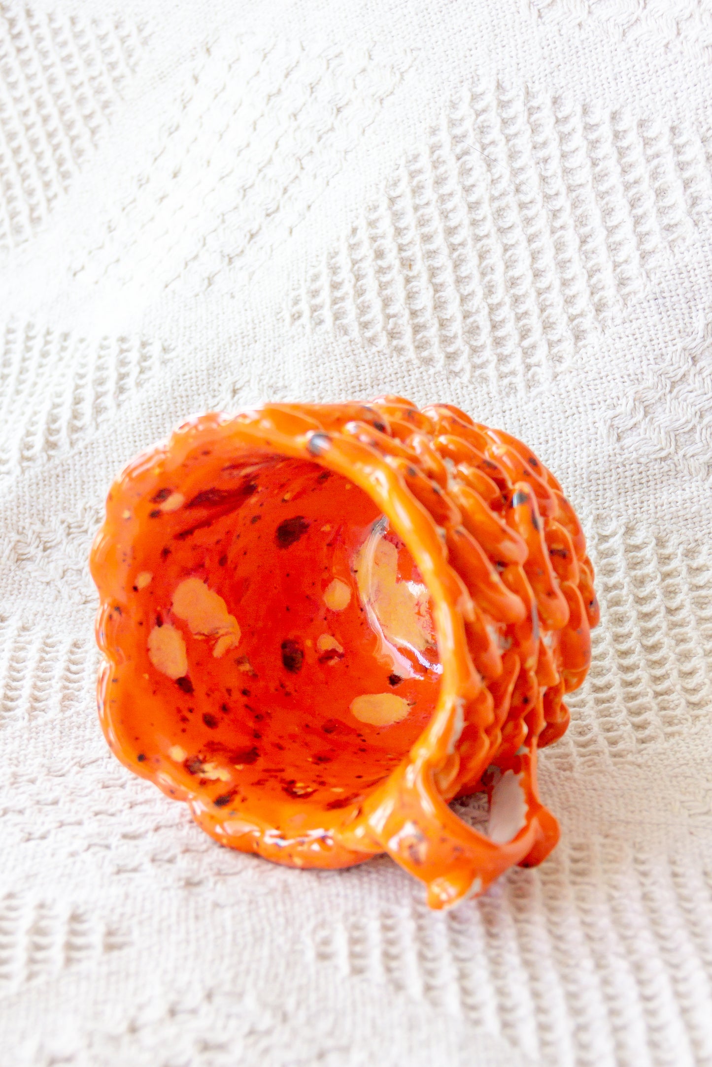 Kubek ceramiczny “Shrooms” pomarańczowo-biały