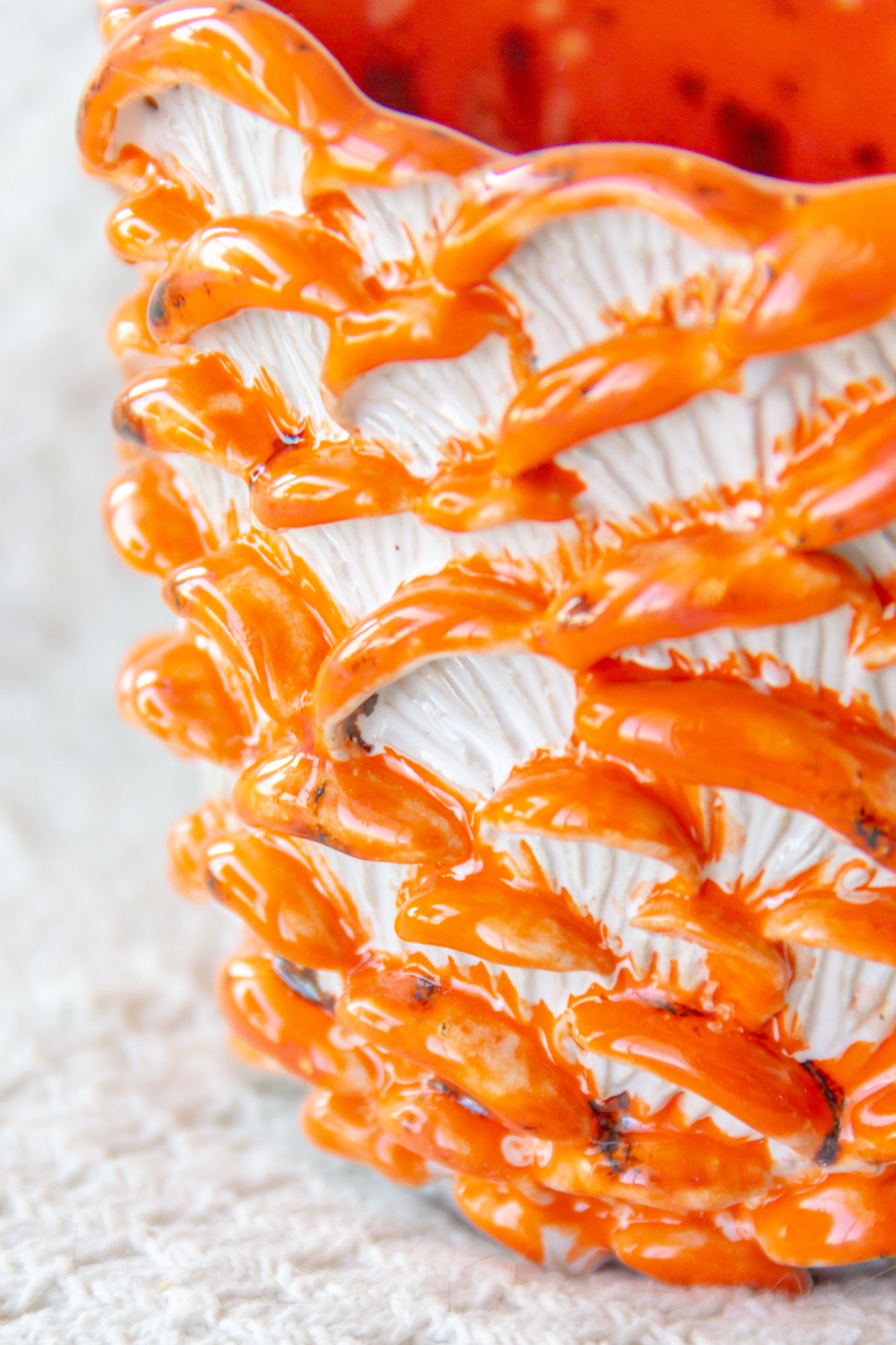 Kubek ceramiczny “Shrooms” pomarańczowo-biały