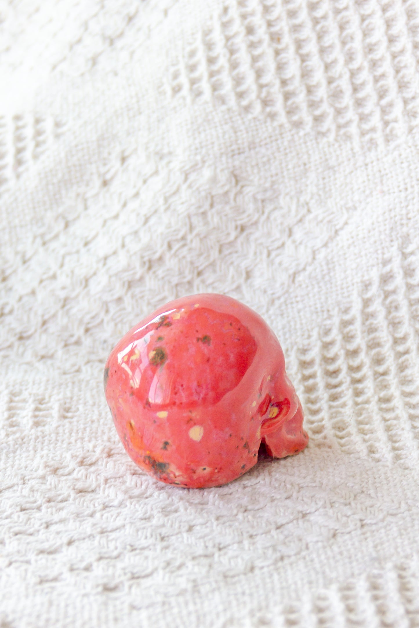 Czaszka ceramiczna mini malinowa