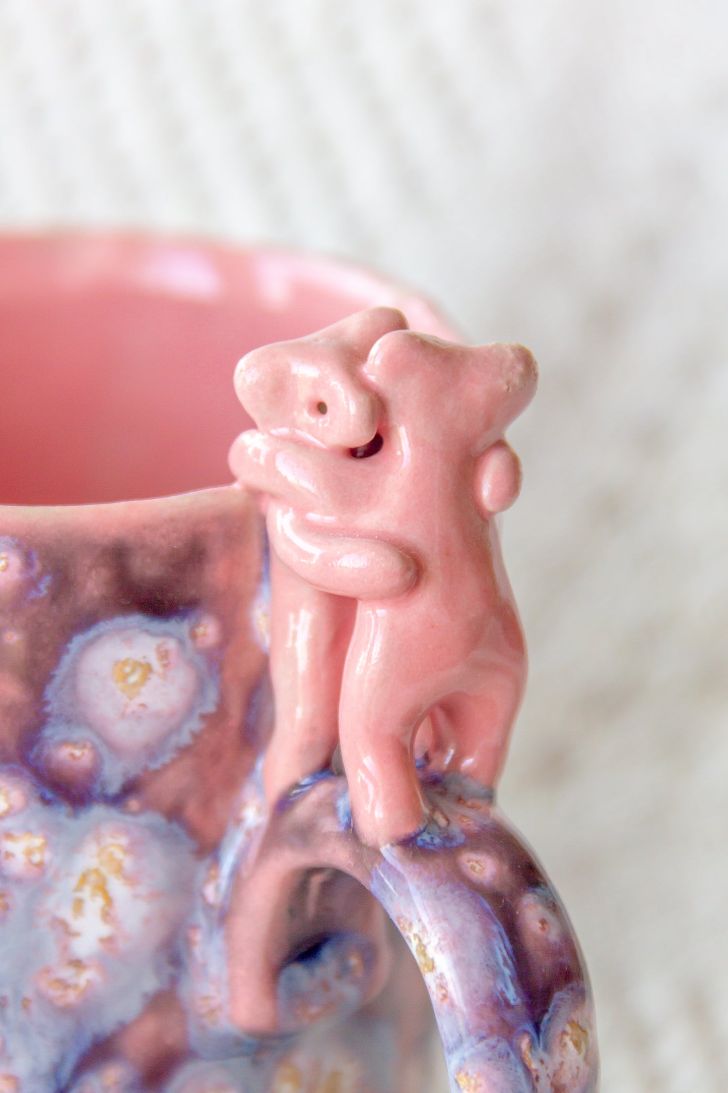 Kubek ceramiczny “Max” szaro-różowy z werlingami