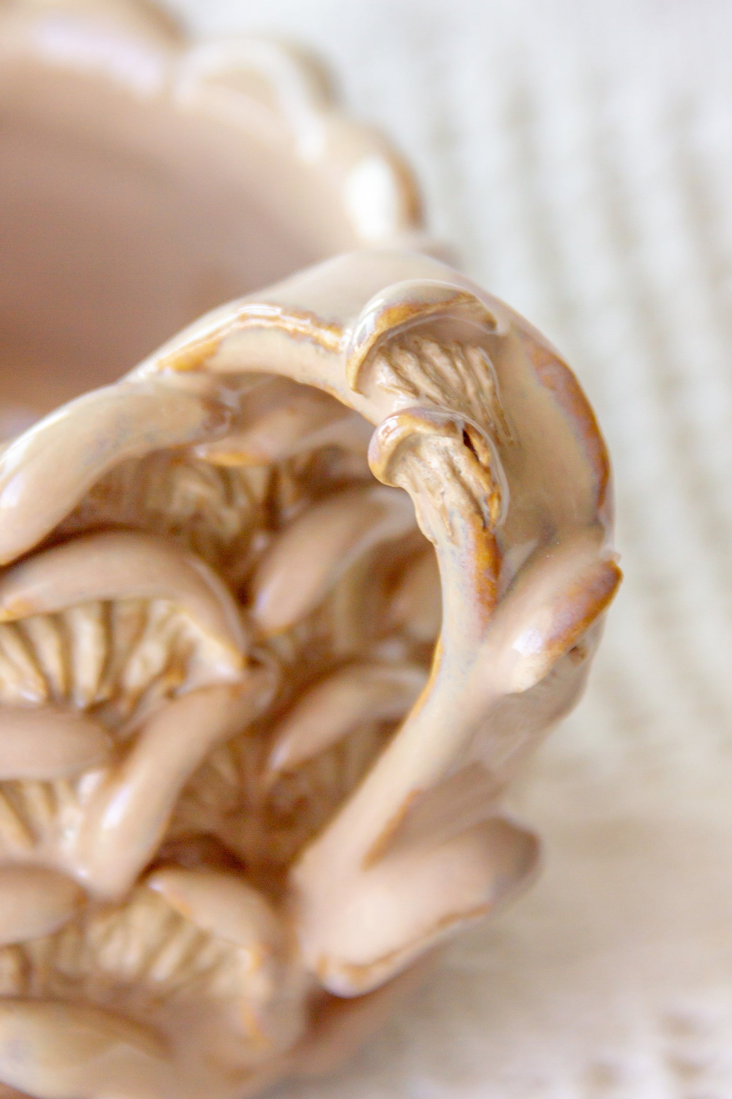 Kubek ceramiczny “Shrooms” beżowy