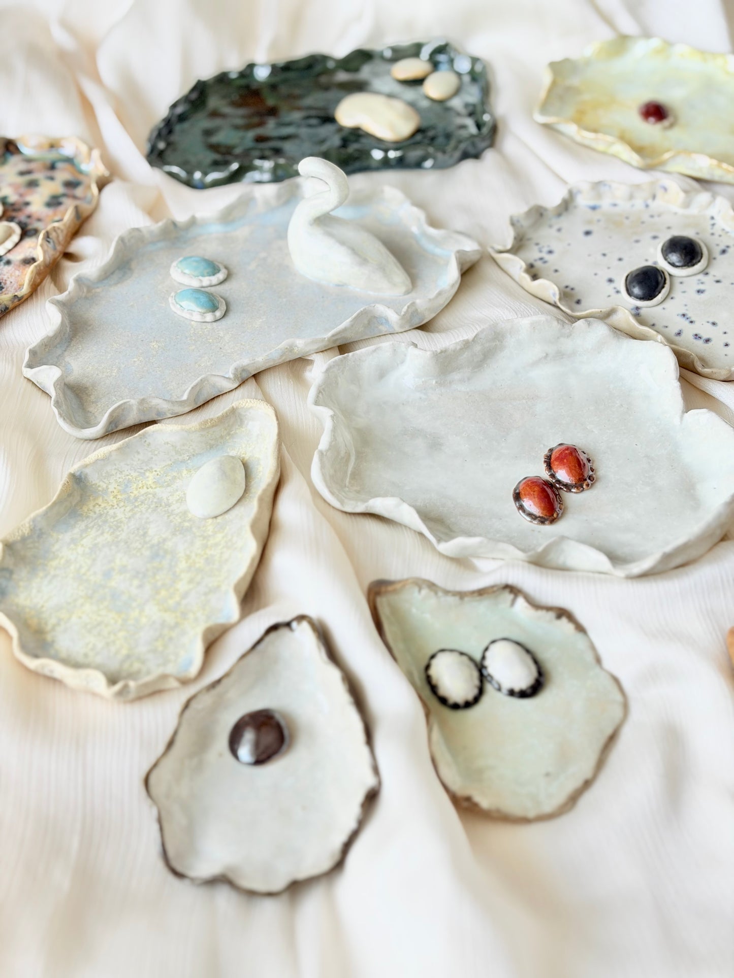 Podstawka na biżuterię z łabędziem