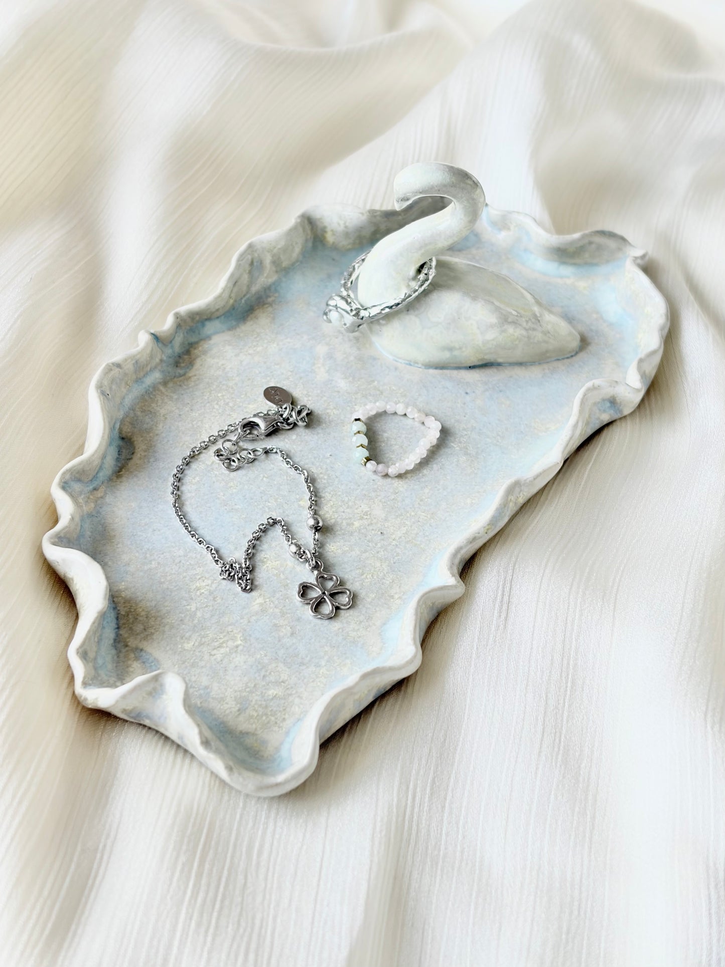 Podstawka na biżuterię z łabędziem