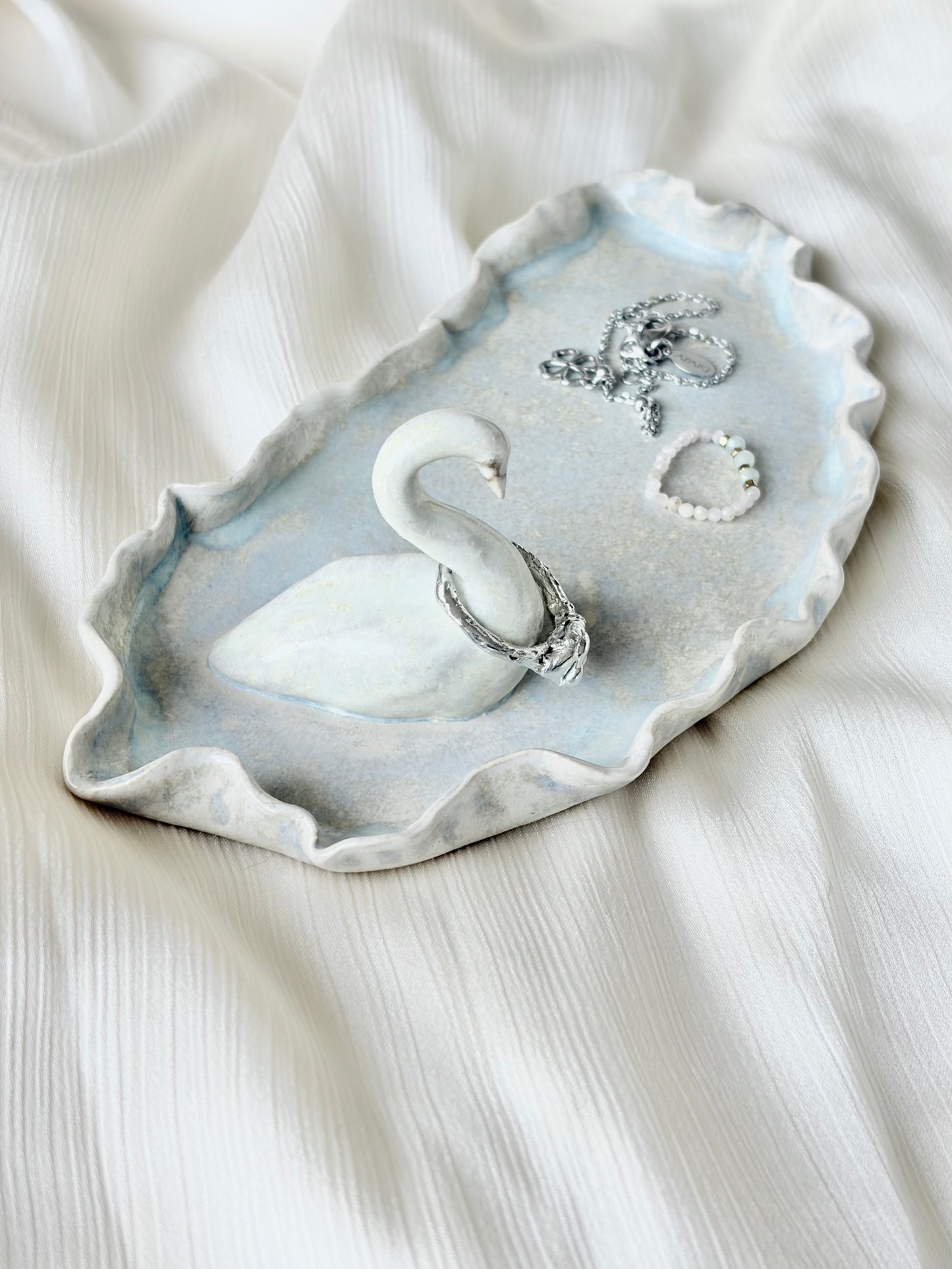 Podstawka na biżuterię z łabędziem