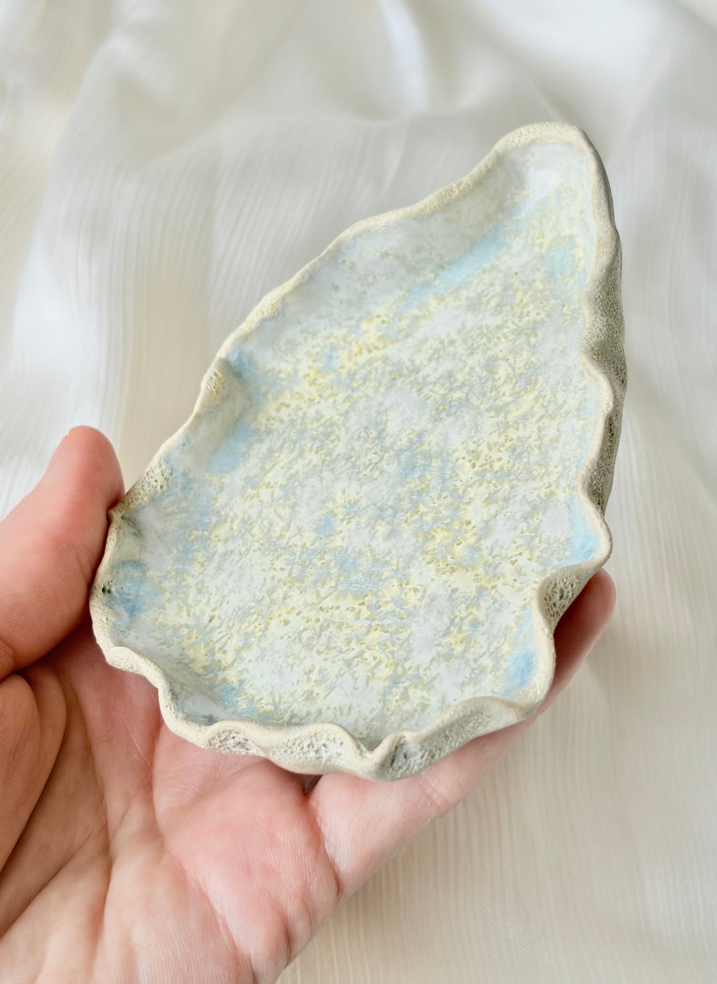 Mały talerzyk w kształcie muszli