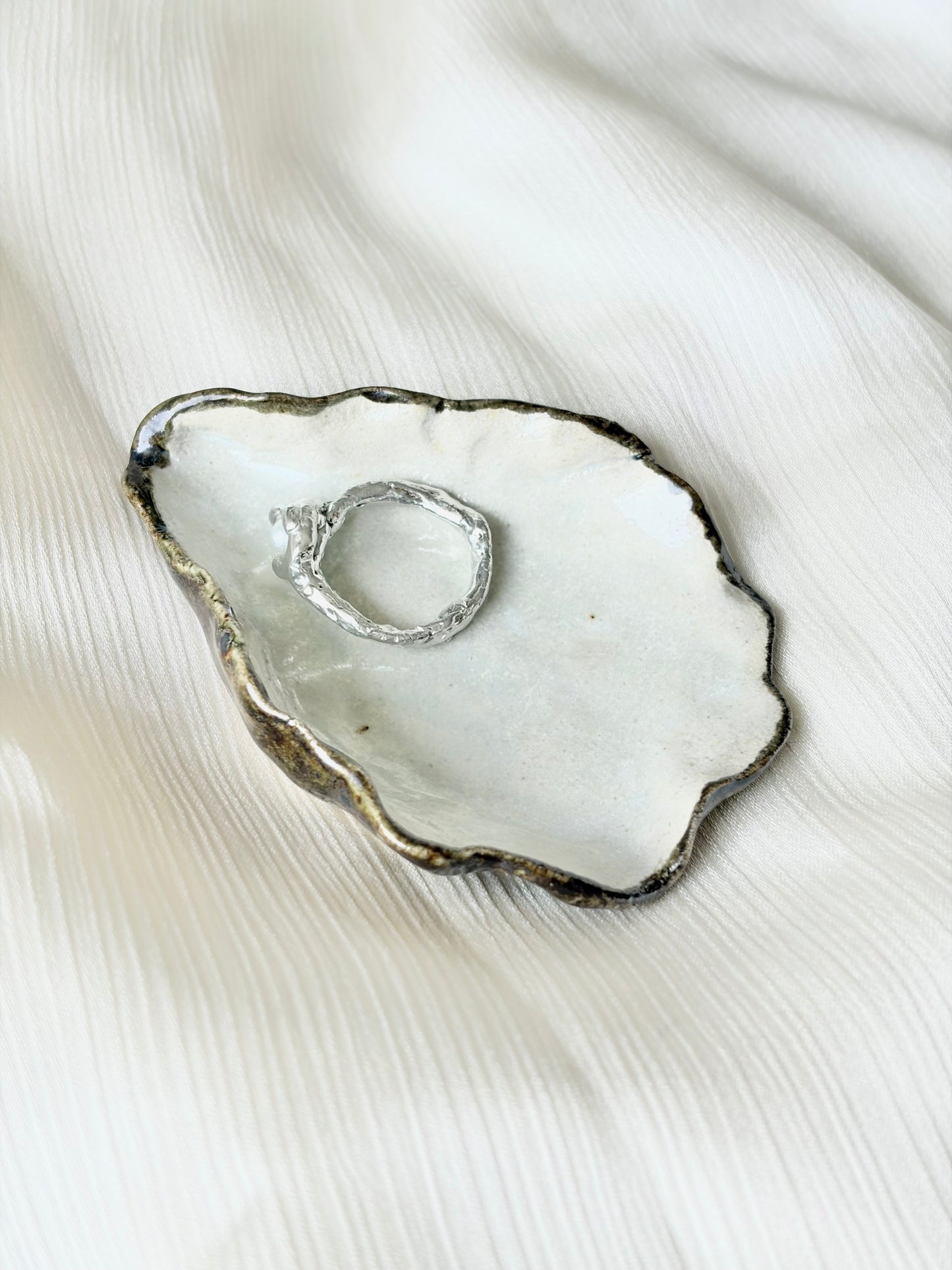 Mały talerzyk w kształcie muszli