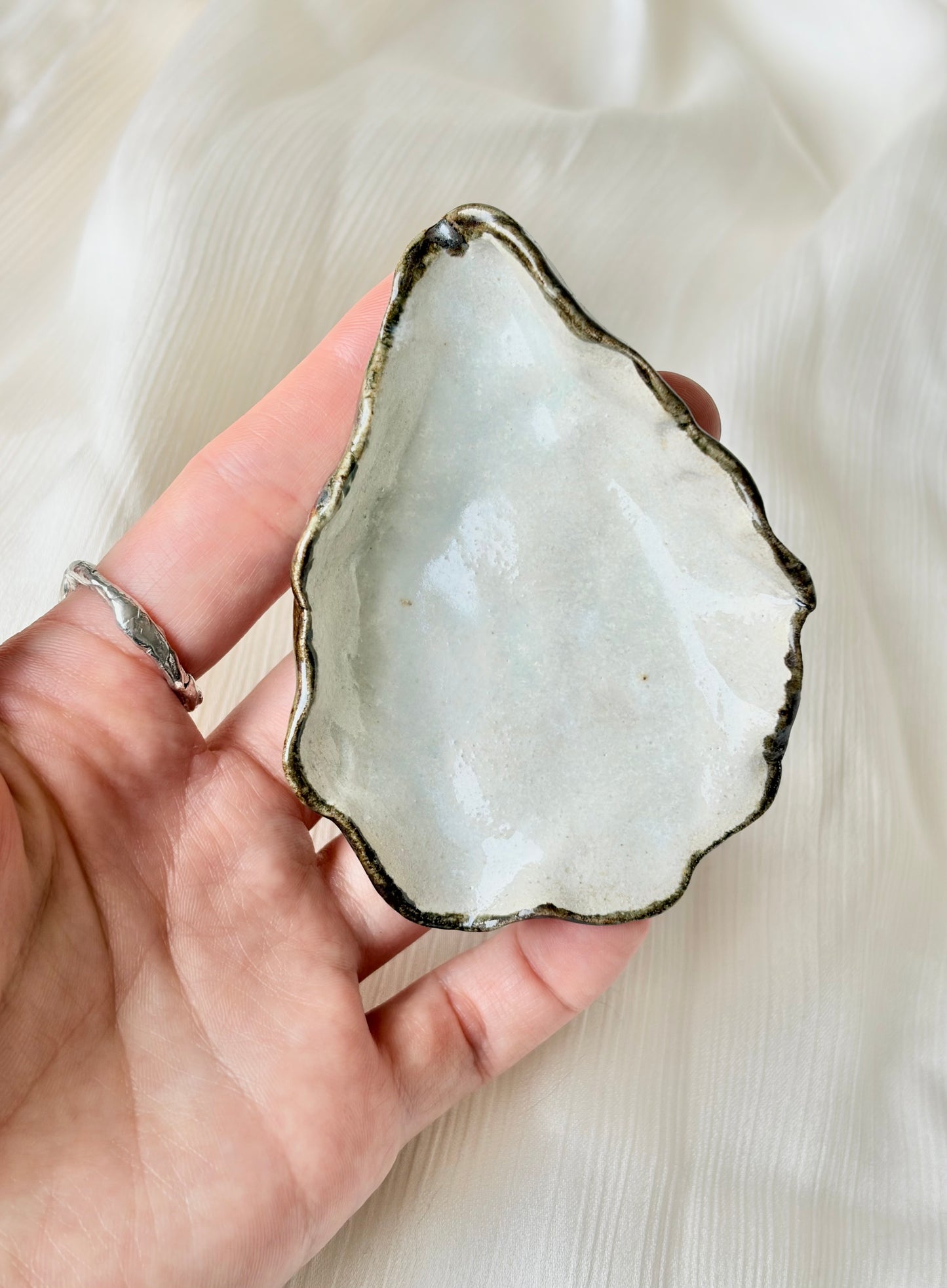 Mały talerzyk w kształcie muszli