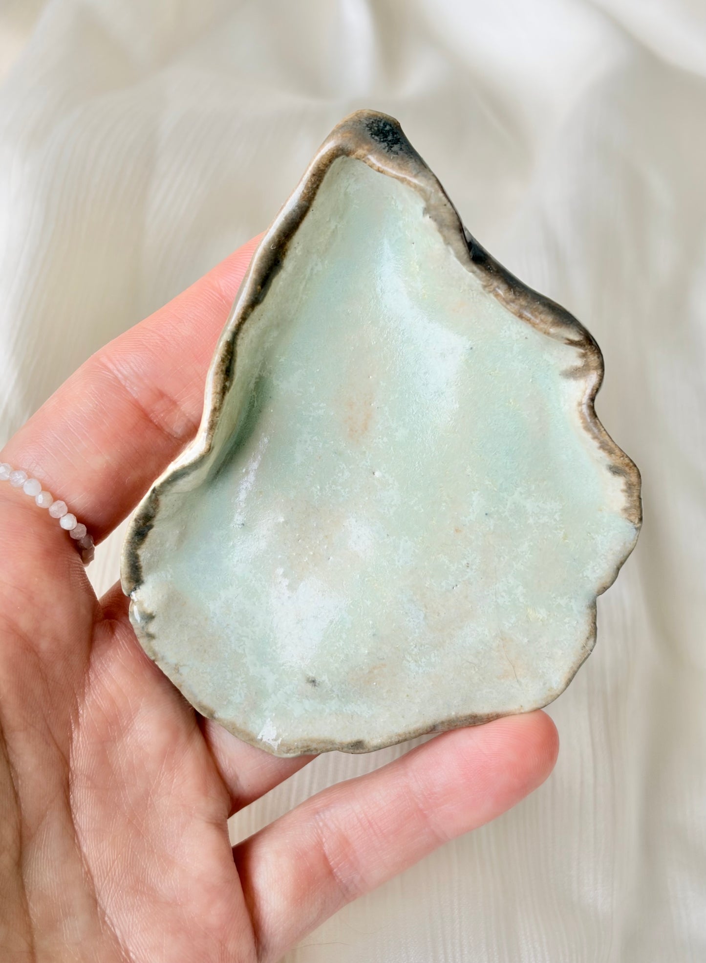 Mały talerzyk w kształcie muszli