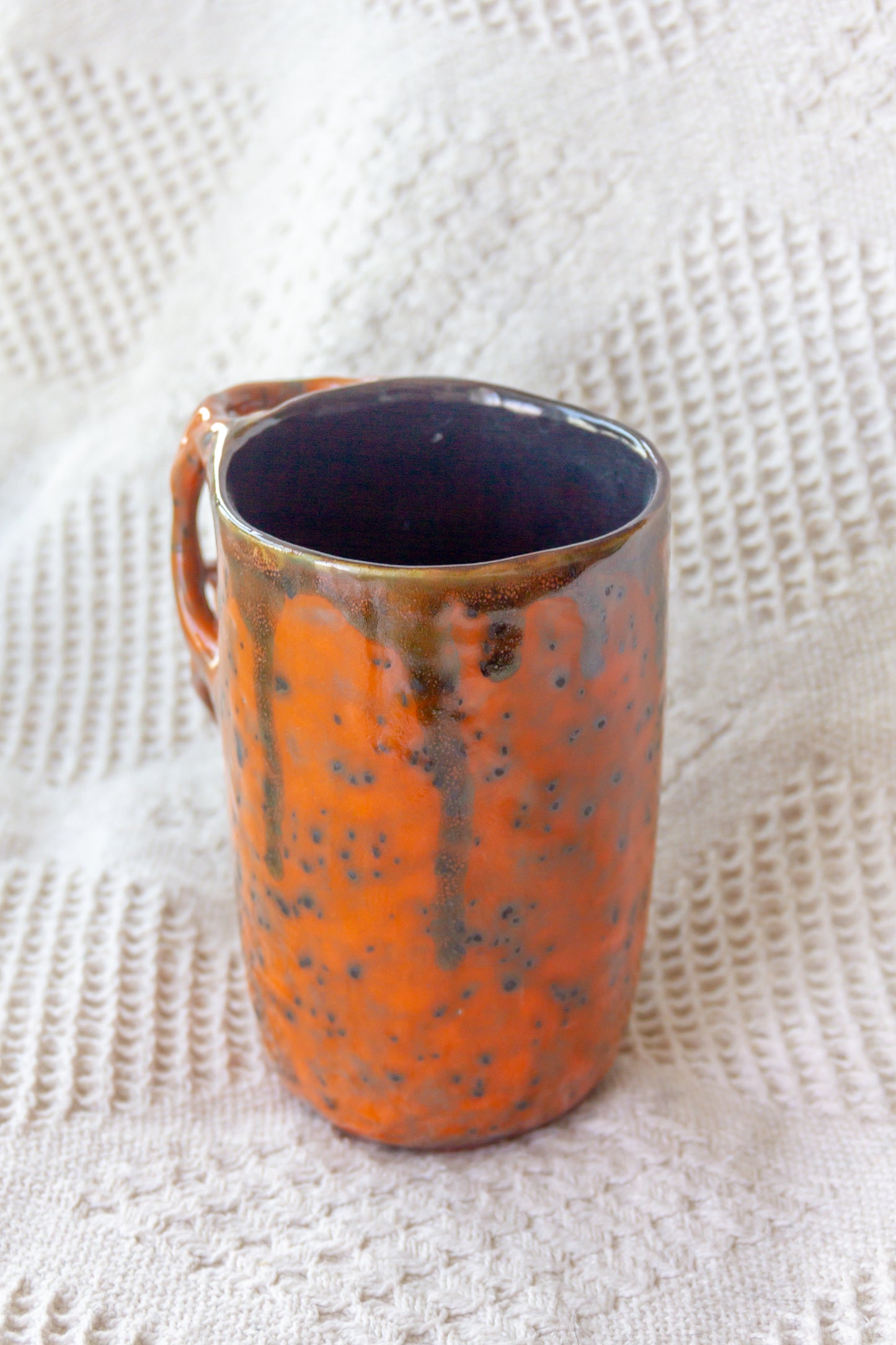 Kubek ceramiczny “Tripto” pomarańczowo-brązowy
