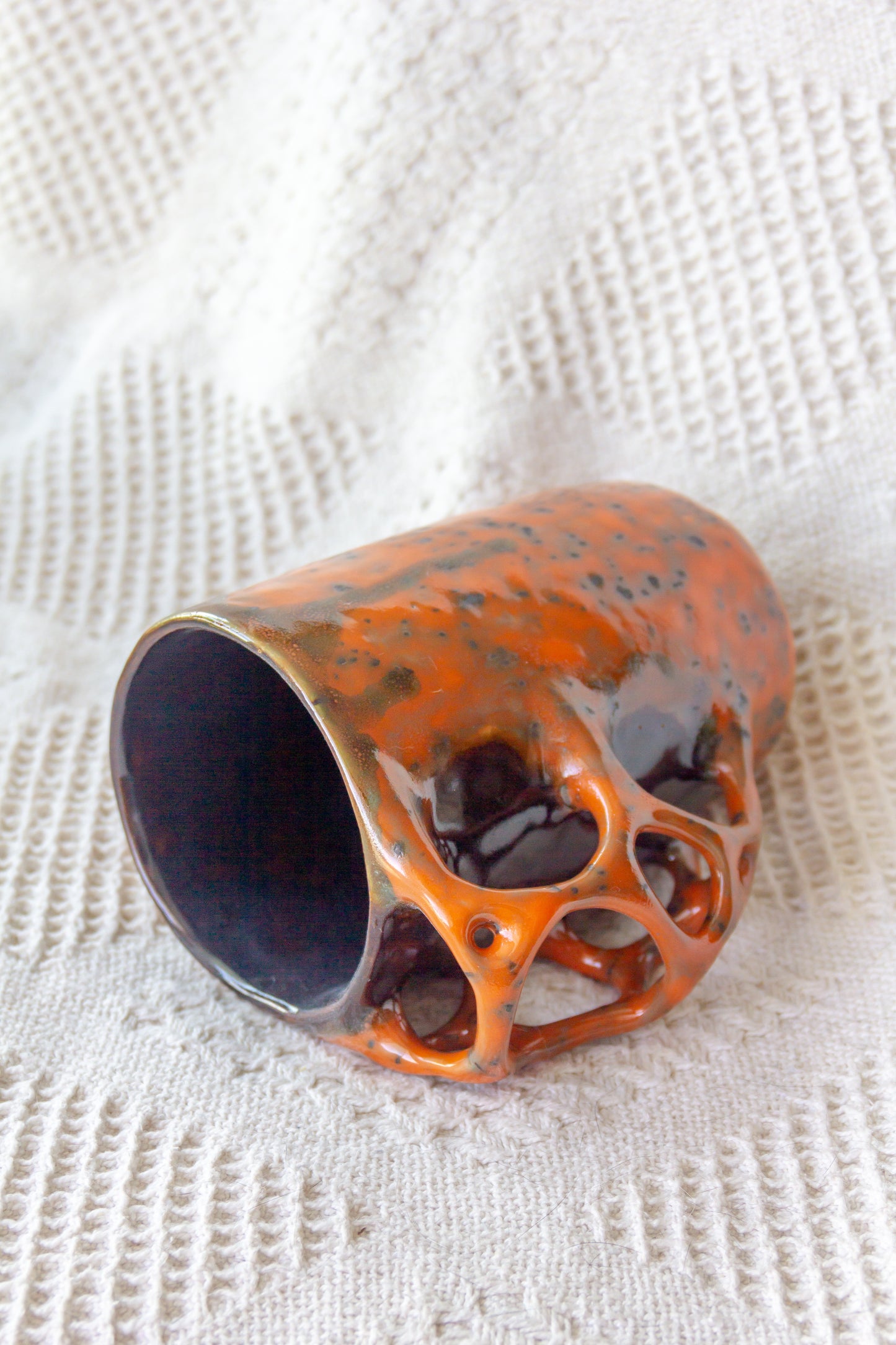 Kubek ceramiczny “Tripto” pomarańczowo-brązowy