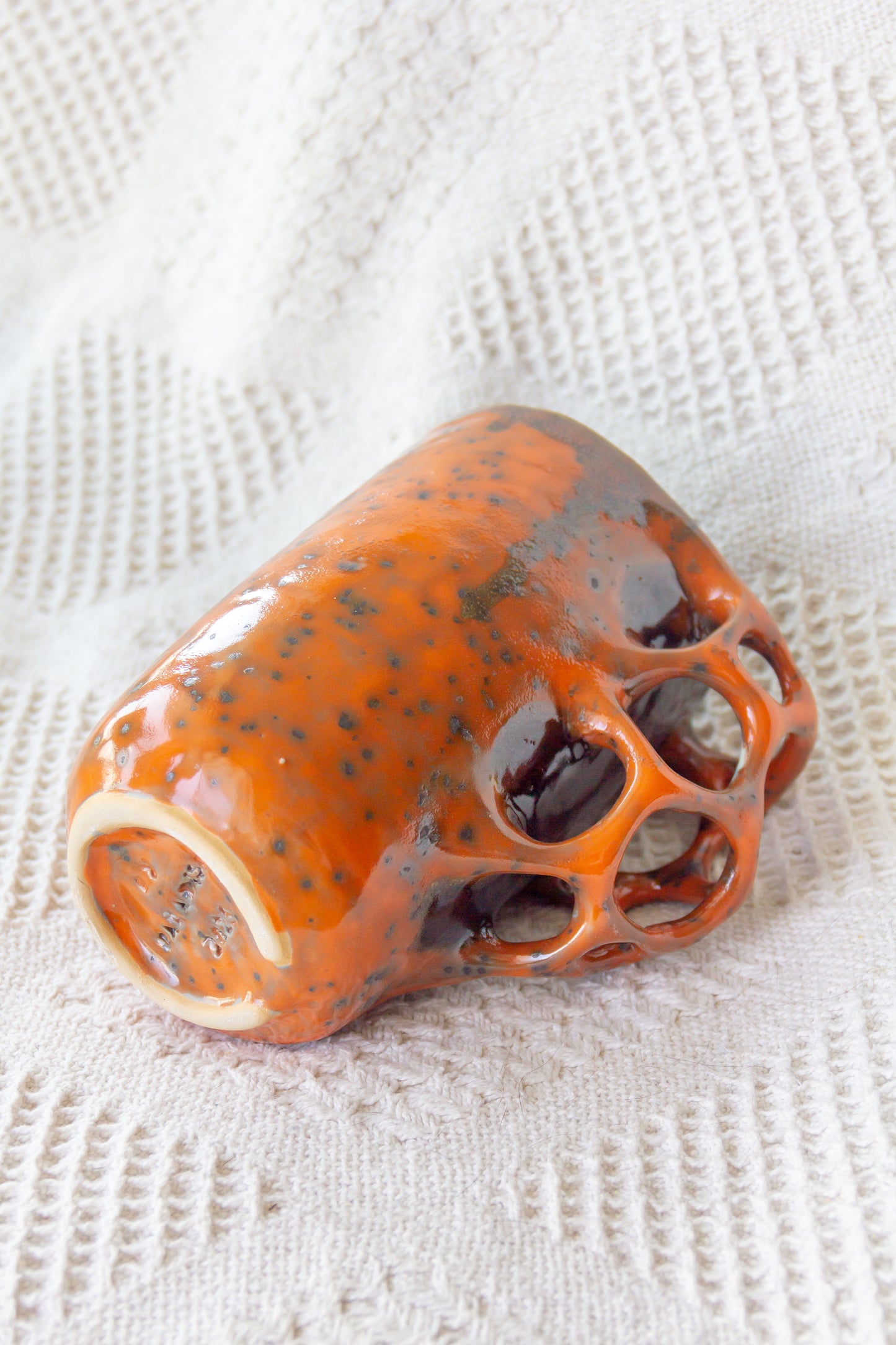 Kubek ceramiczny “Tripto” pomarańczowo-brązowy
