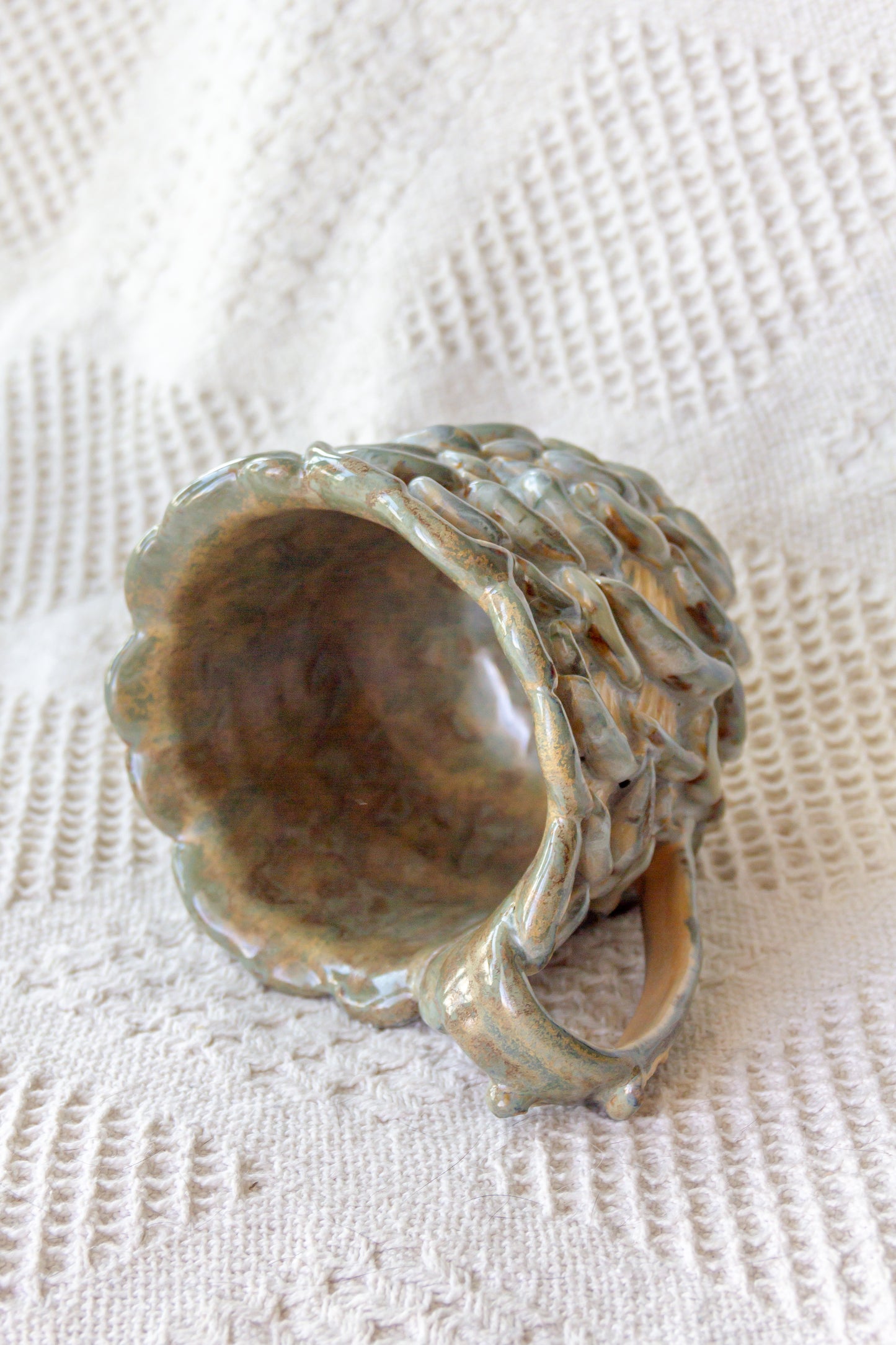 Kubek ceramiczny “Shrooms” zielono-beżowy