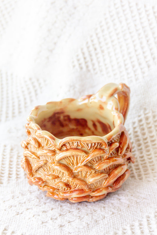 Kubek ceramiczny “Shrooms” beżowo-brązowy