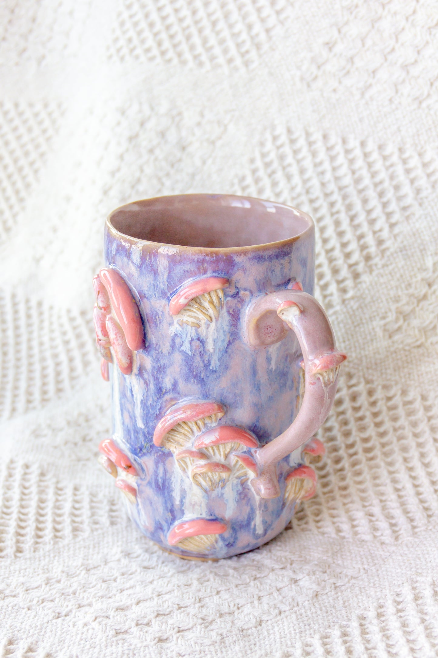 Kubek ceramiczny “Shrooms” fioletowo-różowy