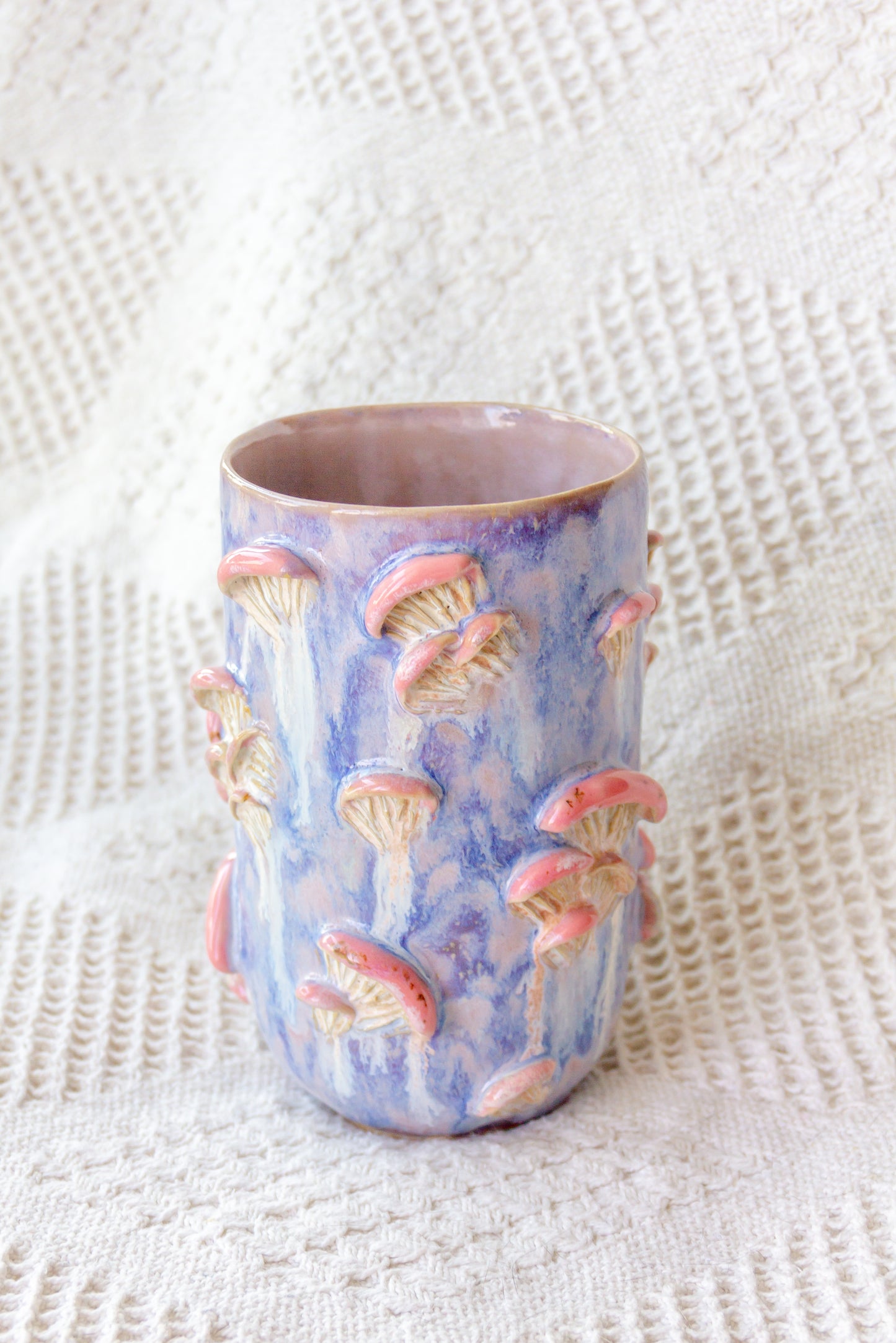 Kubek ceramiczny “Shrooms” fioletowo-różowy