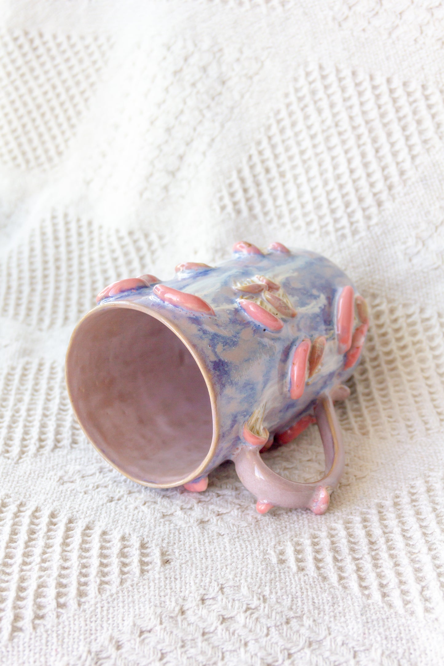 Kubek ceramiczny “Shrooms” fioletowo-różowy